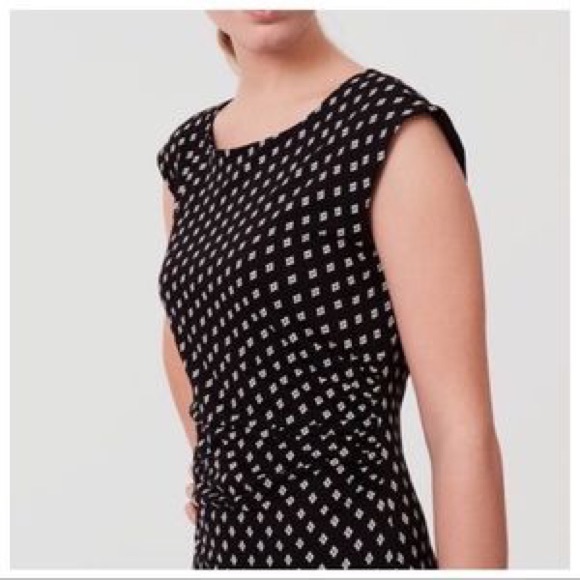 Loft Black & White Ruched Cap Sleeve Dress - Picture 3 of 11
